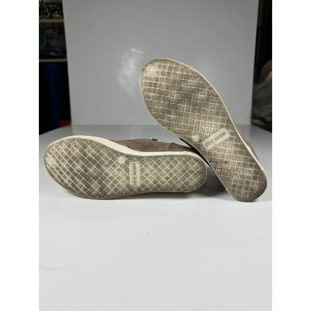 Steve Madden‎ Wedgie Girls 4 M Sneakers Taupe Suede Round Toe Side Zip Shoes
